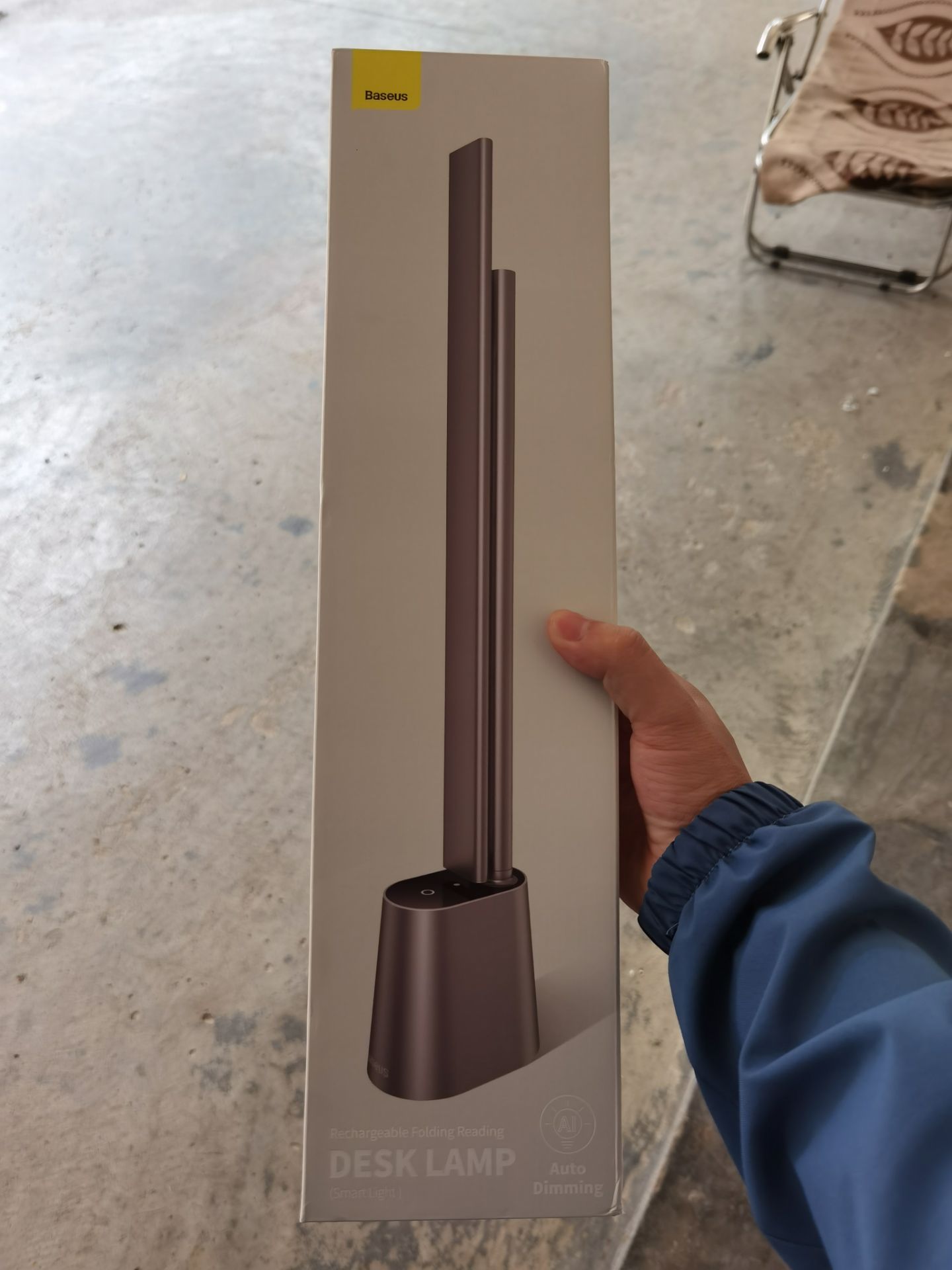 Shop giao hàng nhanh hơn dự kiến. Đèn chính hãng baseus sang xịn mịn. M dùng thử 1 lần khoảng hơn 2h liên tục chưa thấy độ sáng giảm. Rất hài lòng.