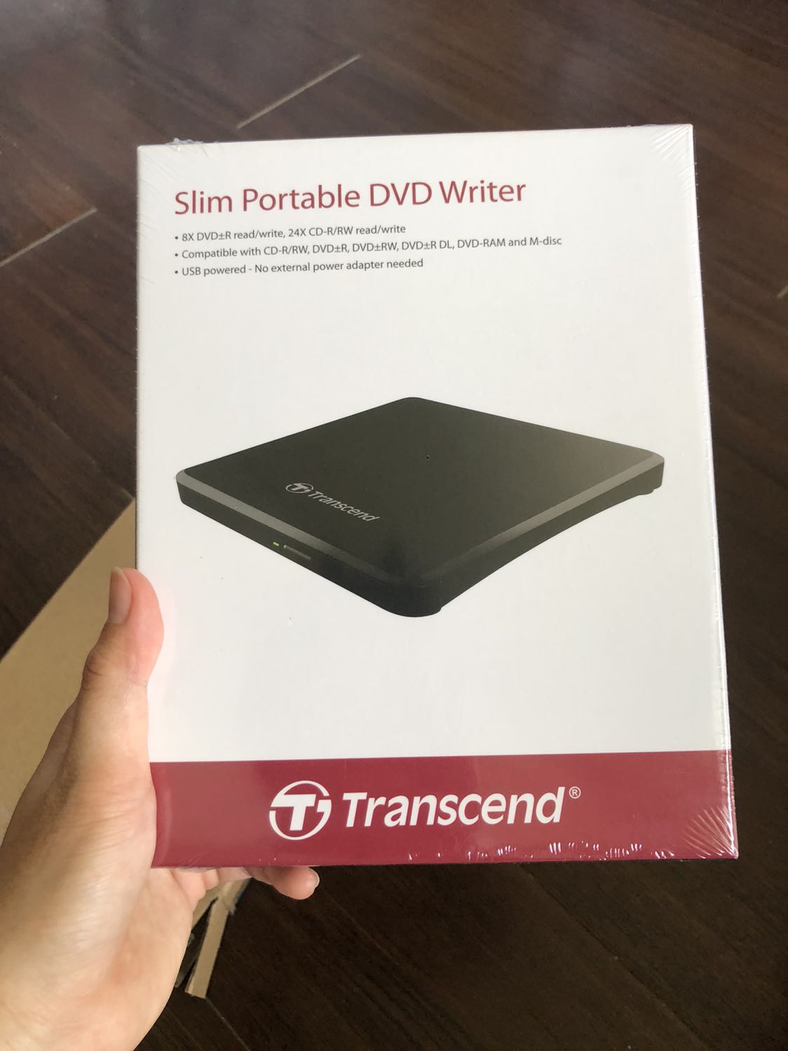 Giao hàng rất nhanh luôn. Hôm qua đặt hôm nay đã có. *** thử DVD học tiếng anh của mình là chạy ổn nè. Còn về bền không thì qua khoảng thời gian sử dụng mới biết được. Ban đầu nhận sản phẩm thấy rất ưng ý. Cảm ơn Tiki nhiều nhé ☺️