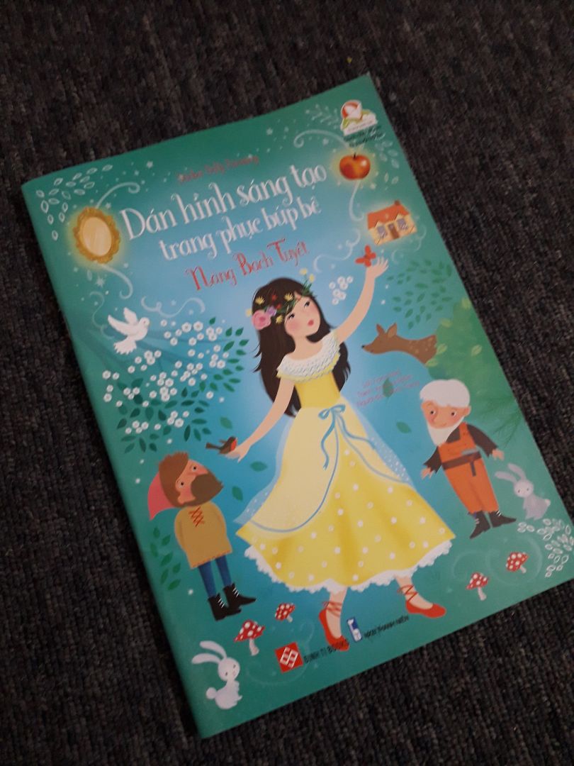 sách rất đẹp, hình dán nhiều, con rất thích. sách bóc dán của Đinh Tị luôn đỉnh, chưa khi nào làm mình thất vọng. 
sẽ mua thêm những cuốn khác trong bộ.