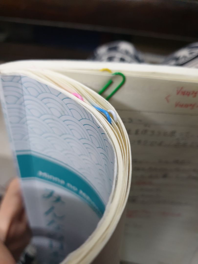 Kẹp siêu xinh luôn ❤
Lúc đầu mình định mua loại k màu = kim loại nhưng k có nên mua tạm hộp này. Mua về mới thấy đúng đắn, siêu cute lun. Ship cũng nhanh nữa 👍