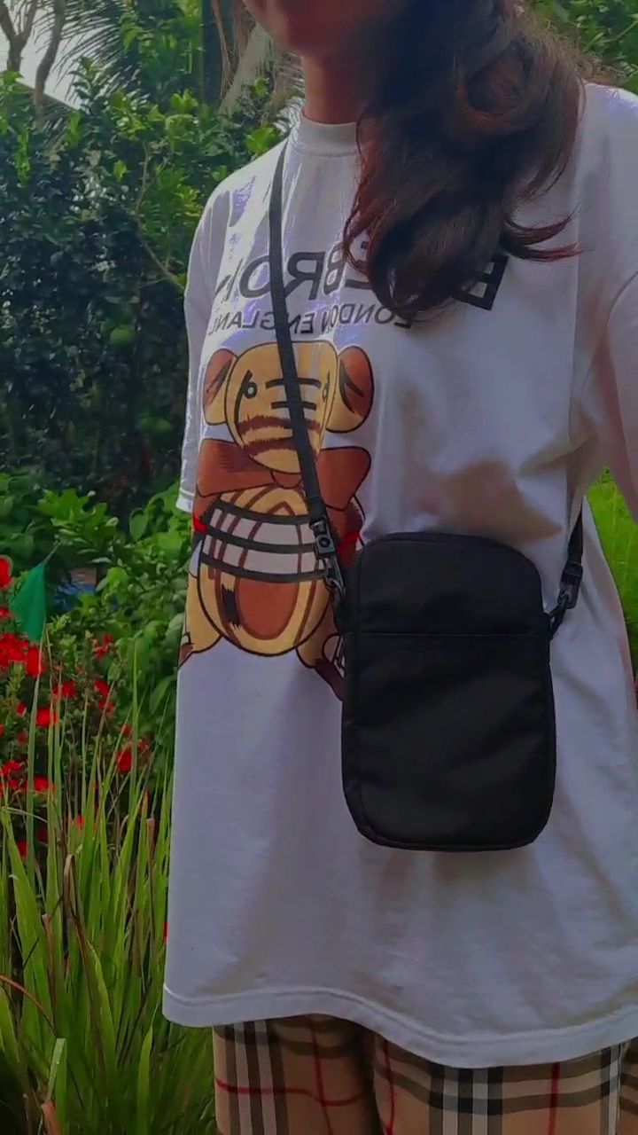 Omggg túi thấy cưng lắm ạ đựng các vật dụng nhỏ nhặt rất tiện luôn. Điểm cộng cho shop là khi " đập hộp " thì rất là thơm luôn nha  mùi rất dễ chịu thơn ơi là thơm luôn á . Rất là ưng ý luôn . Sẽ tiếp tục ủng hộ shop nữa. Đây là lần thứ 6 mình ủng rồi đó ạ mà lần nào mình cũng ưng quá trời khen đáo khen để luôn đó ạ. ❤❤❤