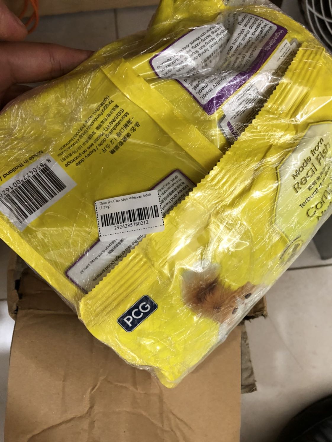 Minh mua theo đơn hàng đã đặt nhưng lại cho minh túi màu vàng kia ko hiểu kiểu gì nữa chán