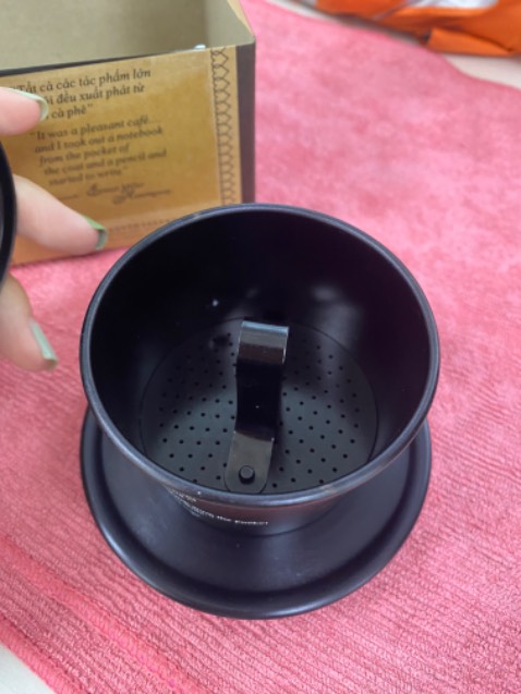 Phin đẹp, nhìn k mỏng manh như phin nhôm thường, có vẻ cứng cáp, đóng hộp lịch sự