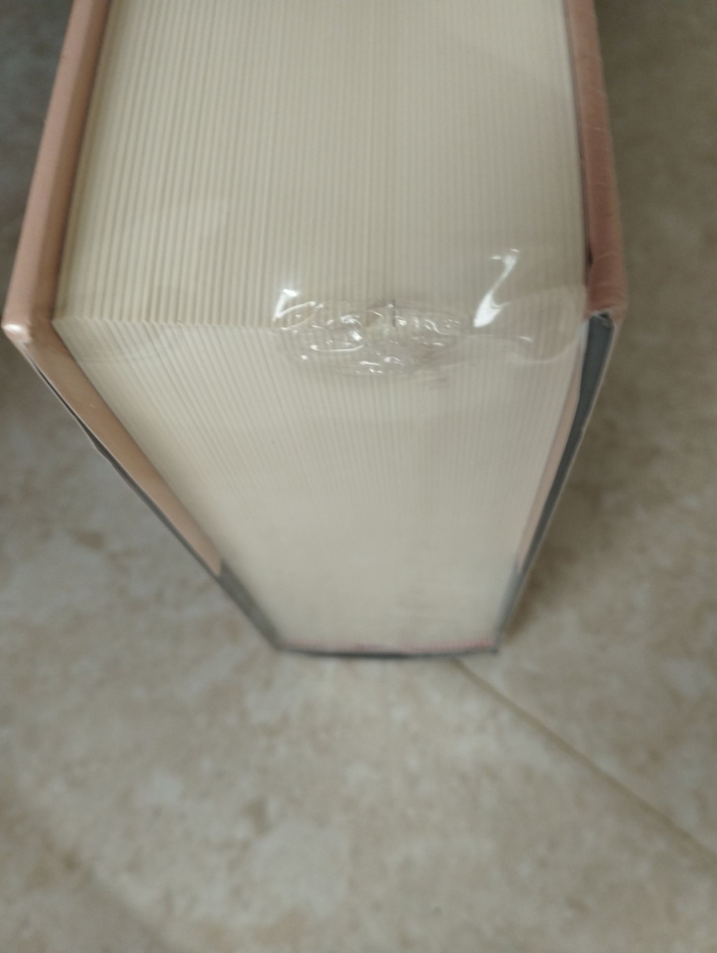 còn nguyên seal, sách mới gần như không bị hư hỏng gì