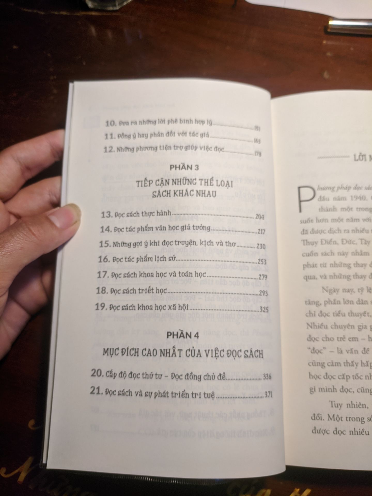 Ngoại hình: Sách mới, không gãy gập hay nhàu nát. Chất lượng giấy in và mực in tốt.
Nội dung: Tác giả đã nêu ra các phương pháp đọc từ sơ cấp đến cao cấp. Đồng thời phân tích mổ xẻ  từng loại sách như: sách giả tưởng hư cấu, sách khoa học, sách triết học, sách lý thuyết - thực hành,... cùng với đó là cách áp dụng phương pháp đọc đã được giới thiệu cho từng loại sách để đạt hiệu quả. Tác giả không chú trọng bàn về việc đọc nhanh, đọc siêu tốc mà chỉ đề cập đến việc đọc hiệu quả, đọc tích cực và chủ động, tức là phải đặt câu hỏi khi đọc, phải suy nghĩ và động não, và phải có sự tương tác giữa người đọc và tác giả. Tất cả những điều mình kể trên được tác giả phân tích và hướng dẫn cực kỳ chi tiết trong sách.
Kết luận: Theo cá nhân mình, người chỉ mới đọc trên dưới 20 đầu sách, mình thấy cuốn sách này rất hữu ích và đáng đọc.