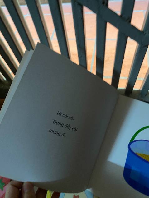 Sách in màu đẹp lắm , giao hàng nhanh, đóng gói cẩn thận, bé rất thích