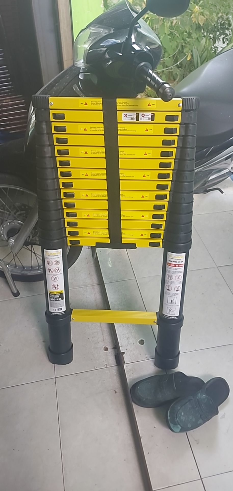 thang này rất mỏng,yếu cong vẹo khi leo mọi người cân nhắc khi mua trên tiki.khác với mấy thang sumika mua mấy lần trước!