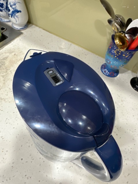 Mình không nhận được kèm maxtra plus, nắp đậy bị vỡ. Nhưng vì con trai nhỡ dọn dẹp bỏ hộp rồi, nên không hoàn trả được. Mình mua lõi lọc về để dùng cũng không được