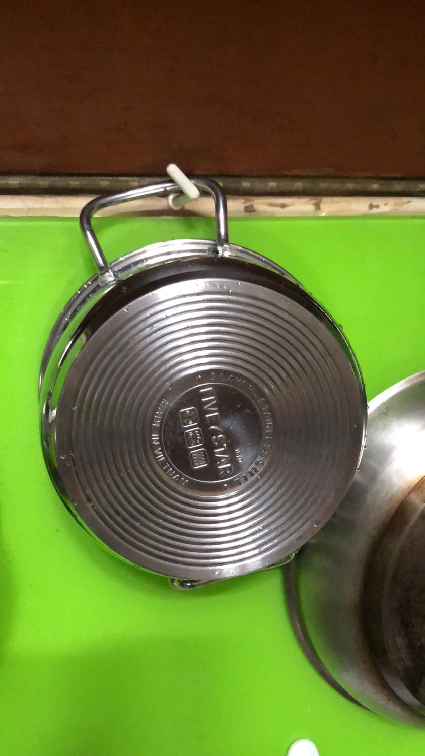 Nồi inox 430 bếp từ 3đáy nắp kính dùng tốt nhé,nổi sáng như hình.