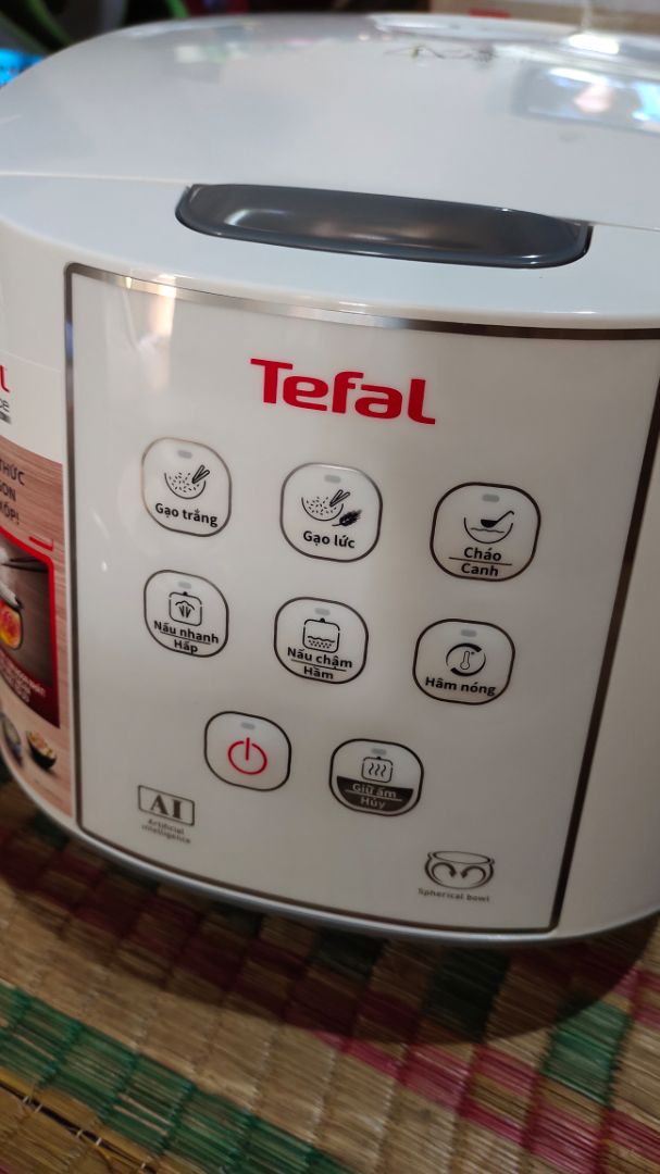 nồi thiết kế sang trọng
lòng nồi dày và có in logo
thiết bị đi kèm đầy đủ
tuy có điều mình hơi tiếc xíu là ko có phiếu bảo hành đi kèm sản phẩm ớ
nói chung chưa nấu nên chưa biết thế nào
đánh giá 4 sao trước vậy