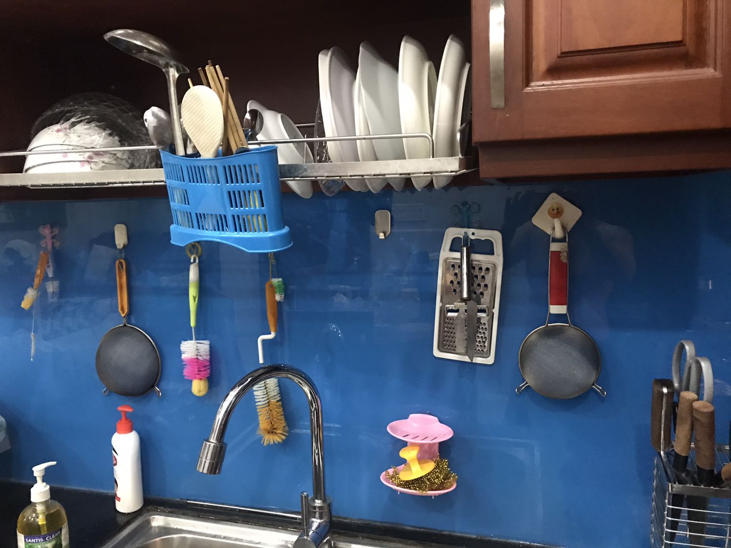 + Shop giao hàng đúng như mô tả.
+ Sản phẩm chắc chắn, đóng gói cẩn thận.
+ Lắp đặt dễ dàng.
+ Mọi người mua nên lưu ý, lắp tại vị trí kính sẽ ok, còn lắp ở gạch hay tường thì keo nhanh bung lắm. Lắp ở kính thì rất chắc chắn