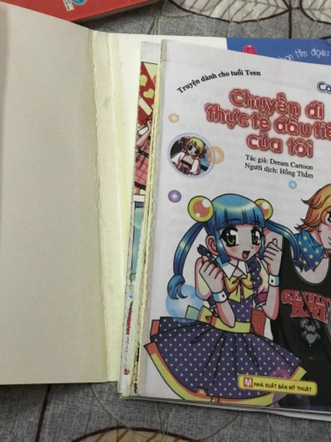 Sách mới mua mà đã bị bong keo rời hết ra rồi shop ơi!