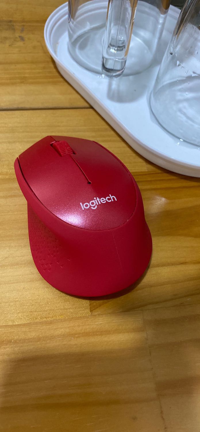 Chuột tốt, nhạy trên mọi bề mặt. 
Tiếc một điều là không có bluetooth.