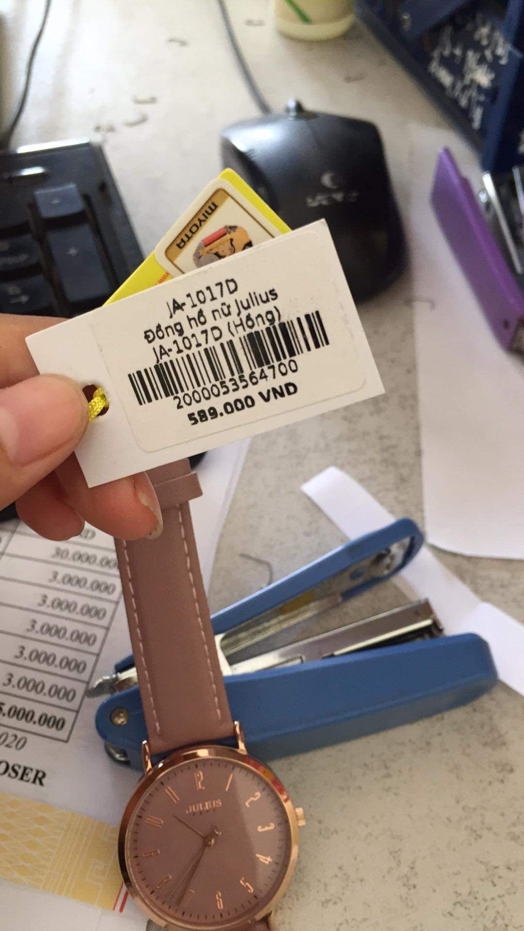 Sản phẩm để 841k giảm còn 489k nhận được hàng thấy mác để 589k vậy thì giá nào đúng. Mở hàng thanh toán rồi mới thấy. Shop cho một câu trả lời thỏa mãn mới được.