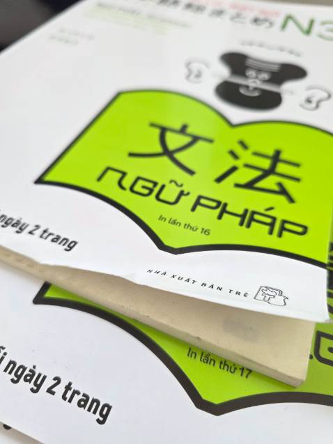 Bẩn và nhăn. Sách sắp mốc tới nơi. Quá thất vọng.