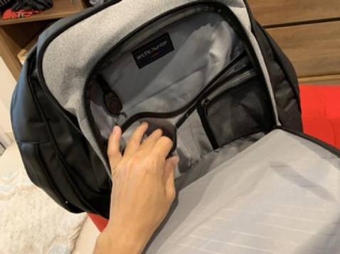 Balo đẹp lắm shop. Laptop mình to 17.3 inch may vẫn vừa luôn. Bên trong còn rất nhiều ngăn rất tiện vì mình hay đi công tác. Tks shop. Rất hài lòng