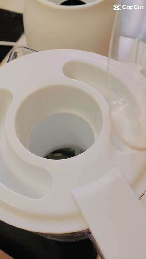 Mới xài được 1 tuần, máy xay nhanh mạnh, tiếng hơi to nhưng ko sao. Lâu dài thì chưa biết thế nào nhưng ưng