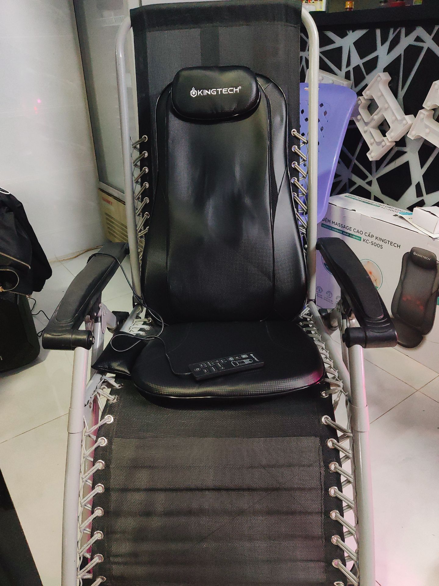 cái đệm mua đợt khuyến mãi nên cảm thấy vừa túi tiền, phải chi massage cổ thì tốt hơn nữa