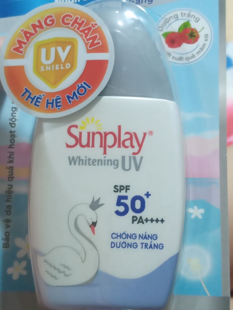 Sữa chống nắng có chỉ số chống nắng cao, chất kem không đặc quá, giúp trắng da khi thoa kem chống nắng, khá là oki