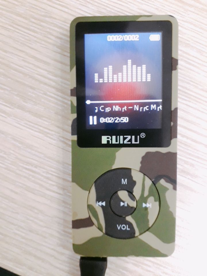 Tiki mới giao lên copy nhạc vào máy tầm 5-10' xong mở nhạc thì không nghe được gì hết. Máy nhẹ, mỏng, chất lượng kém quá. máy không định dạng ngôn ngữ, nhìn tên bài hát nhảy font hết, bấm nút play mà cứ k nghe nhạc hay bất kì âm thanh nào hết. made in china