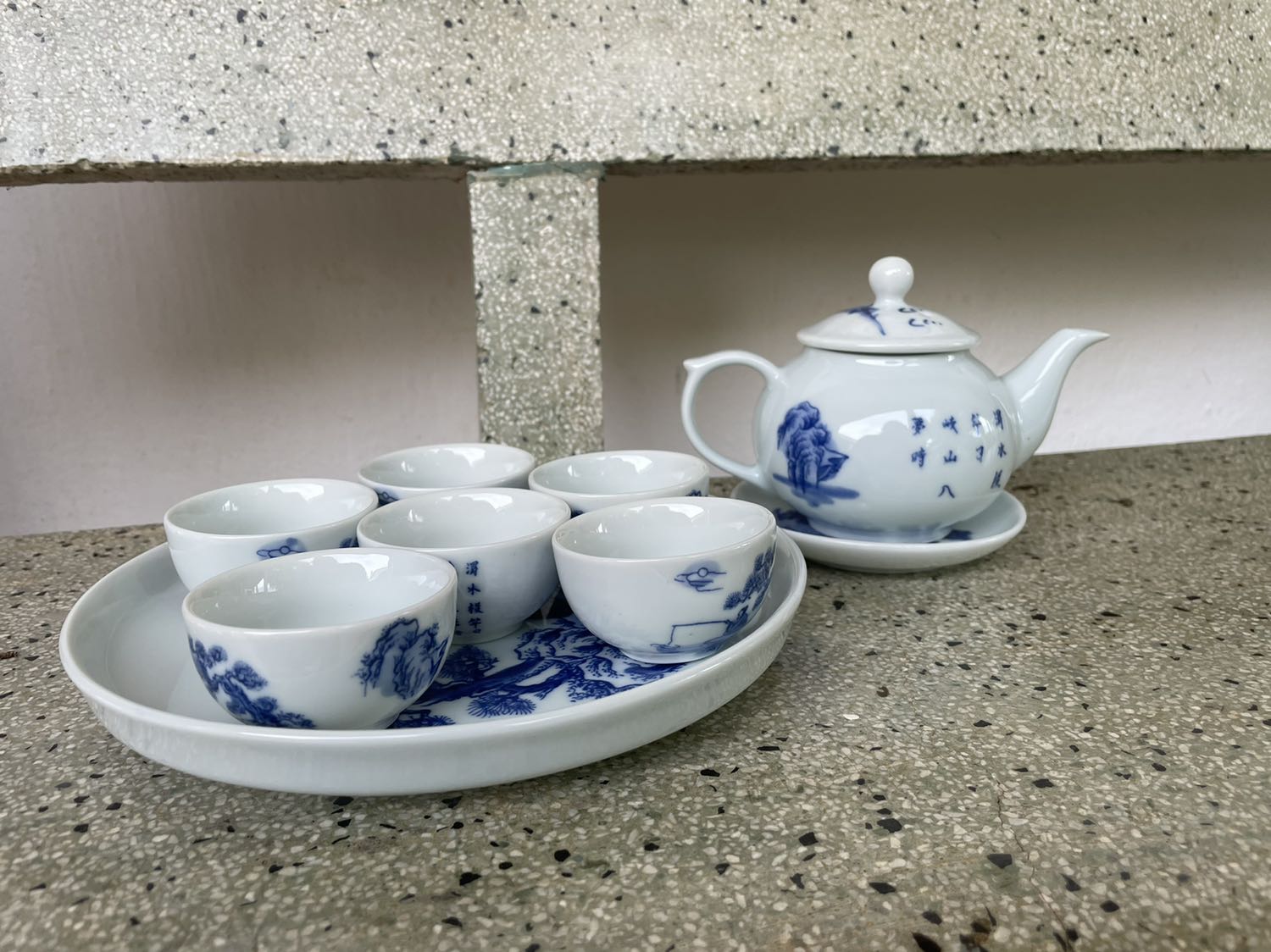 Bé bé xinh xinh , dùng để uống nước trà quá đẹp