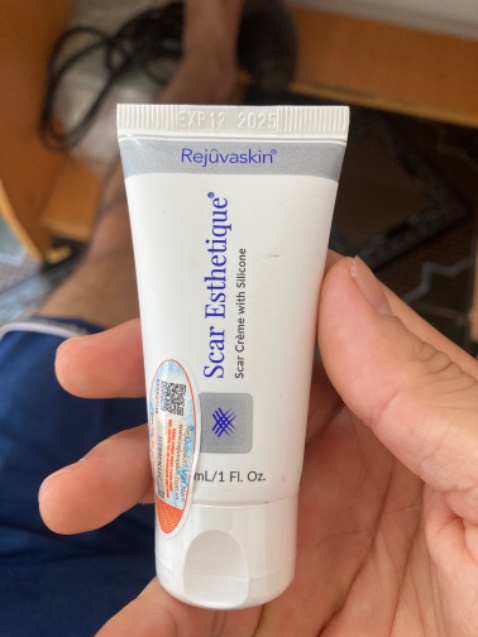 Mình cực kì ưng về sản phẩm này, mình đã dùng 3 tháng vs 3 lọ 30ml. Cực kì hiệu quả về trị thâm mụn, ngăn ngừa mụn, thâm rỗ do thuỷ đậu(mình bị thuỷ đậu rất nặng, thâm hết mặt tưởng như hỏng mặt, không dám ra ngoài). Sau khi dùng đã cải thiện 95%. Đúng là đắt xắt ra miếng.