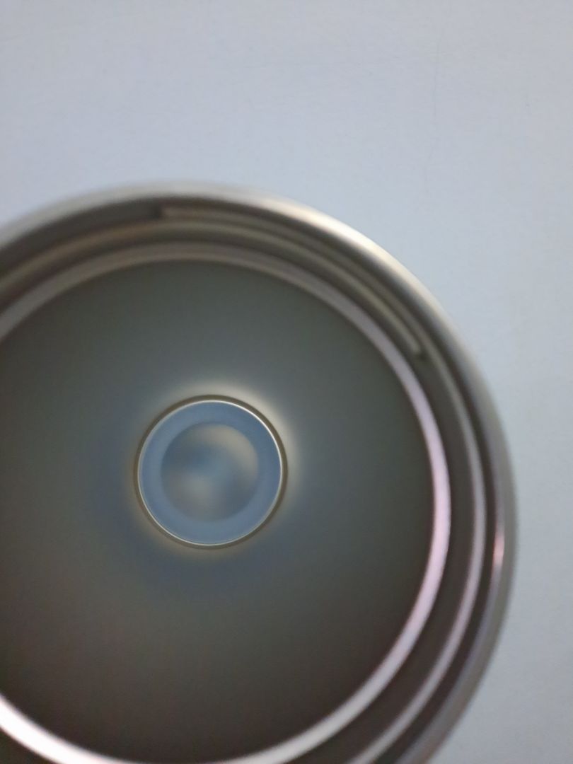 Sản phẩm đẹp, tổng thể thiết kế rất ưng.
Mình mua màu sơn xanh navy nhám, trọng lượng cầm khá chắc tay. Tay cầm dày và chắc chắn, có lớp chống va chạm vào thân ly tránh trầy xước. Đế chống ồn và chống trượt để khá chắc chắn.
Hộp sản phẩm có tờ HDSD (tiếng Hàn, Anh, Trung), đáy hộp có HDSD tiếng Việt và thông tin xuất xứ, nhập khẩu khá rõ ràng.
Là một sản phẩm rất đáng mua trong các đợt giảm giá của Tiki trading.