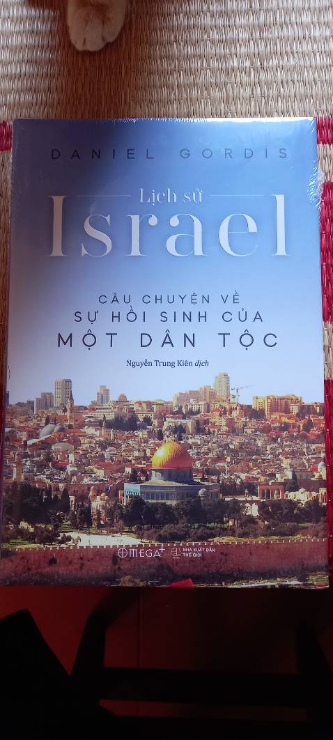 Tưởng bìa mềm hóa ra lại là bìa cứng, vận chuyển, đóng gói tốt, có bọc seal