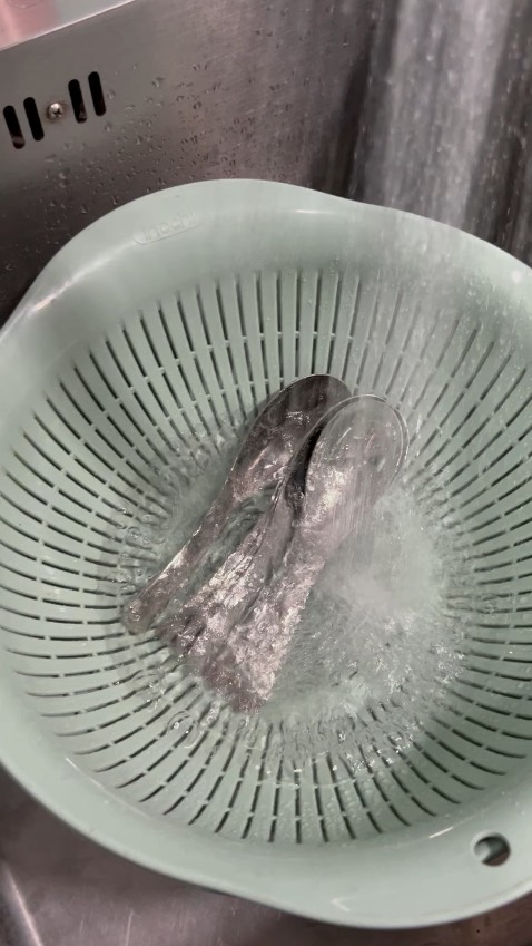 Chất liệu inox304 đúng chuẩn, không hít nam châm, cầm chắc tay, gia công sắc nét.
Đóng gói cẩn thận. Giao nhanh.