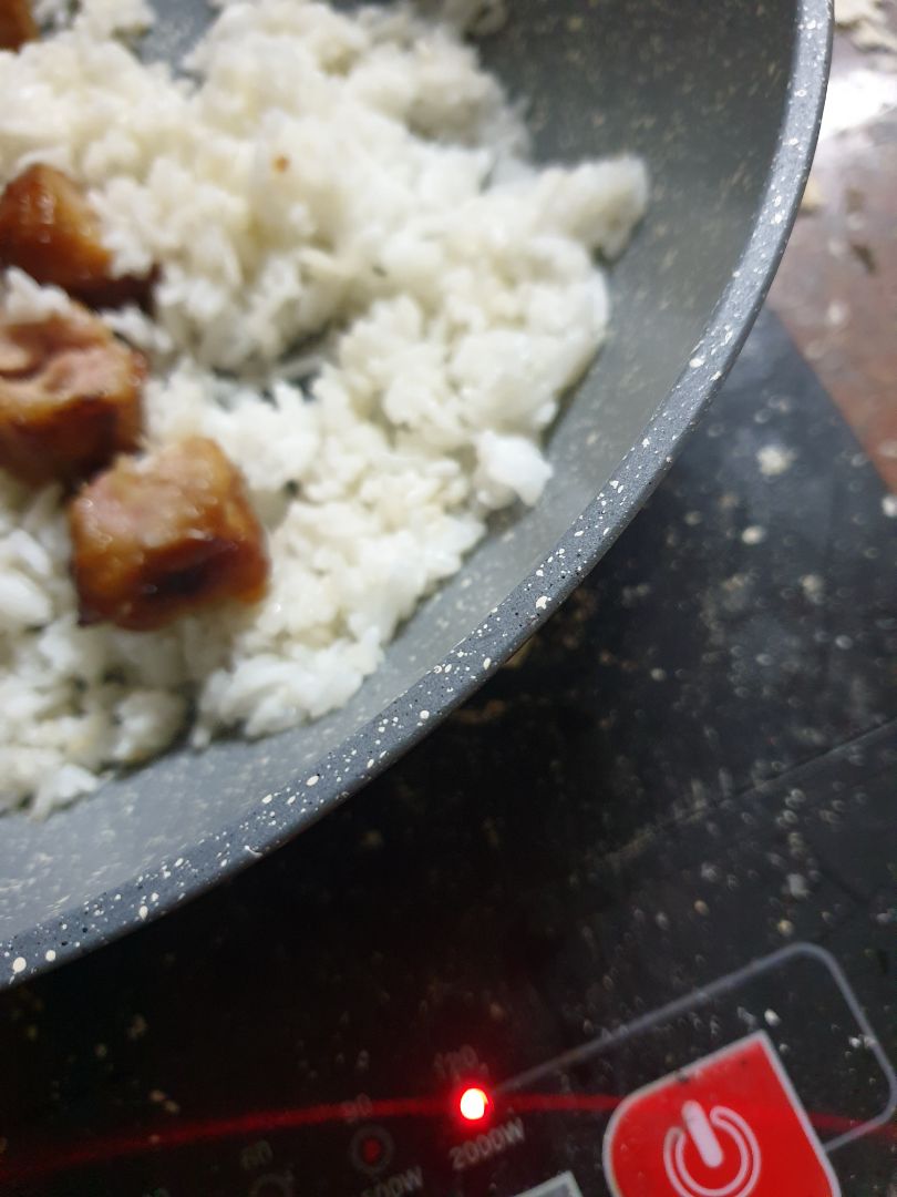 chảo hình thức ok. dưới 200k nên thấy hơi mỏng ko bảo quản kĩ có thẻ móp méo. xài lâu đáy nồi có thể cong vênh. giá cả với chất lượng như vậy cũng đều nhau