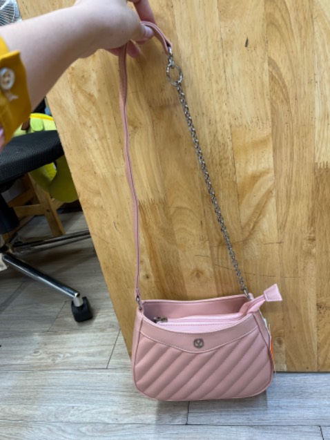 Sp đẹp chất liệu tốt form chuẩn màu xinh qá tr nên mn có thể mua nha oce lắm á 🥰