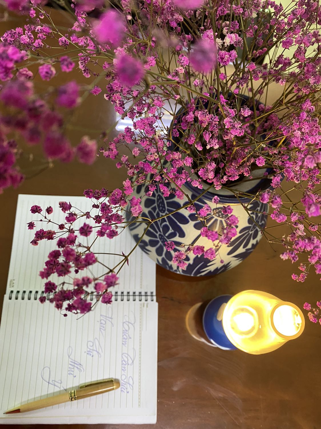 Sp dùng thấy hài lòng, kiểu dáng trang nhã, tiện lợi! Tuy nhiên, khi mình đặt 3 cái cùng 1 đơn hàng thì nên cho khác màu! Hy vọng đặt lần sau được màu đỏ!