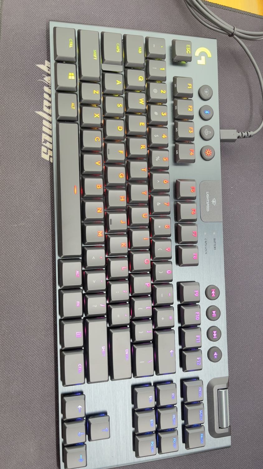 Đóng gói cẩn thận, còn nguyên seal. Tiki giao hàng nhanh. Anh giao hàng nhiệt tình, vui vẻ! Cảm ơn Tiki và shop NGUYENVUSTORE!