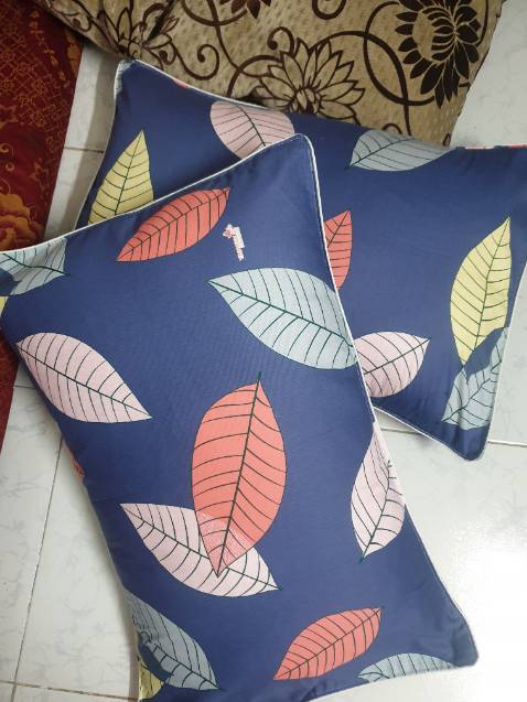 gối 50x70 nên to nằm chỉ tới 1 nữa. ko êm như bông gòn nhưng mua cặp mà 140k thì vậy cũng ok rồi