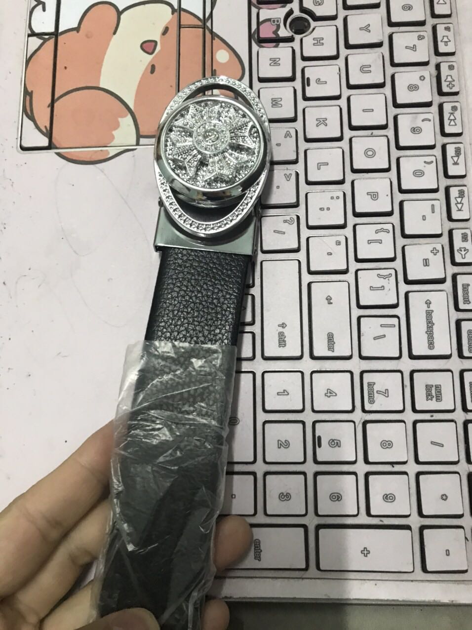 Thắt lưng đẹp quá. Mặt cánh hoa bên trong có thể xoay tròn luôn. Nhìn đinhs hạt rất sang. Sản phẩm giá rẻ mà cứ tưởng hàng siêu cấp vậy. ❤️❤️