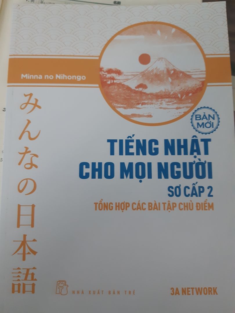 Chọn giao hàng trong ngày, giao thì giao sách cũ, cảm thấy hơi thất vọng. Quyển sơ cấp 1 thì giao (30/3) in lần thứ 6, xb năm 2022. Quyển 2 giao 31/3, xb 2018 😌 giấy chênh lệch thấy rõ 🙄