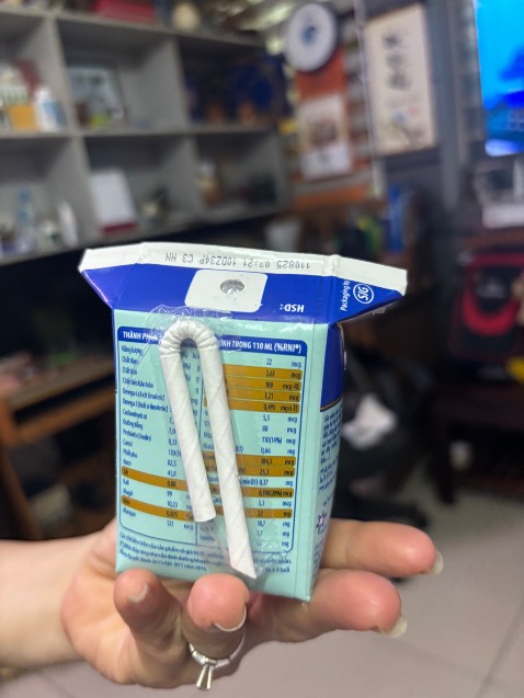 Sữa giao đóng gói cẩn thận, chất lượng đa phần ổn, nhưng uống gần hết có 1 hộp bị phồng, sữa ở trong hộp đã lên men và bị rữa.