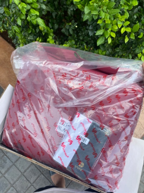 Sản phẩm giống với hình ảnh. Có quà tặng kèm