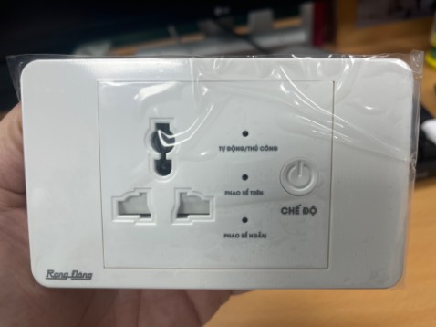 Thiết kế đẹp, hướng dẫn sử dụng rõ ràng, dễ hiểu.
Dễ lắp đặt do dùng kích thước tiêu chuẩn tương thích với ổ cắm gia dụng.

Người Việt dùn hàng Việt!
