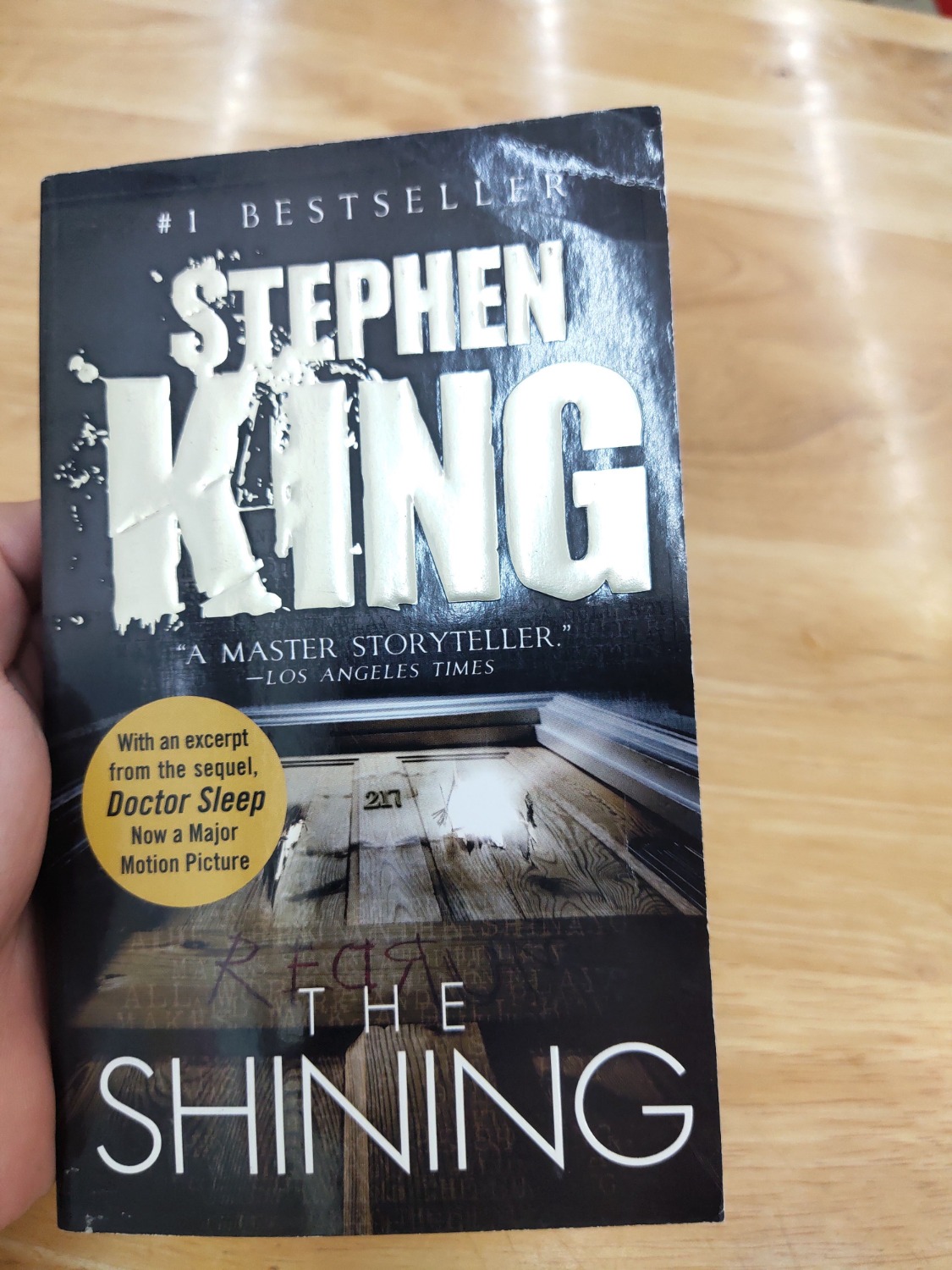 Chất lượng in của sách tốt. Tuy nhiên bìa sách có nhiều nếp bị gấp gãy. Hơi thất vọng vì nghĩ rằng sách của tiki luôn được bảo quản tốt.