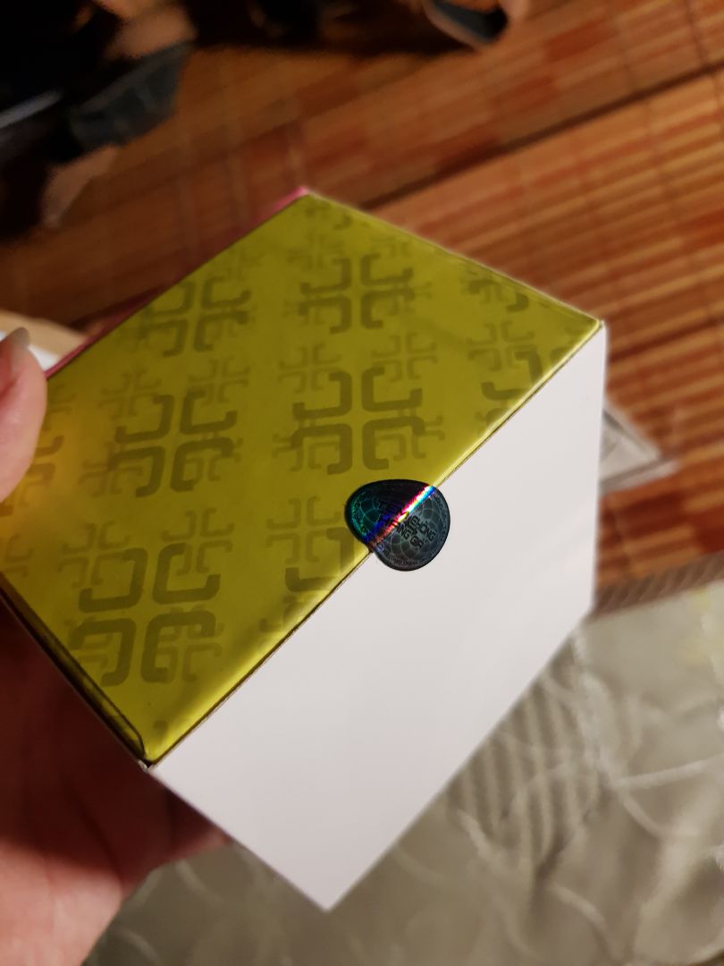 Giao hàng sớm. Đóng gói kĩ càng. Hộp chắc chắn. Đồng hồ rất đẹp. Đúng màu mình thích luôn. Dây đồng rất chắc chắn. Có phiếu bảo hành (nhưng mình vẫn chưa biết sử dụng phiếu đó như thế nào cả). Giao hàng sớm. Đóng gói kĩ càng. Hộp chắc chắn. Đồng hồ rất đẹp. Đúng màu mình thích luôn. Dây đồng rất chắc chắn. Có phiếu bảo hành (nhưng mình vẫn chưa biết sử dụng phiếu đó như thế nào cả).