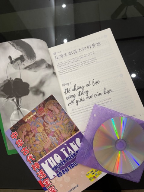 Nội dung sách hay, sách có cả phiên âm tiếng trung để dễ tra cứu từ vựng