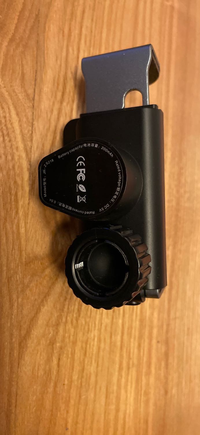 Mới sạc 1 lần, dùng từ lúc nhận hàng đến 26/12 hết pin, cắm sạc cũng không được. Hiện tại bây giờ không dùng được nữa. Đề nghị được bảo hành và xem xét kỹ chất lượng sản phẩm trước khi bàn giao cho khách hàng.