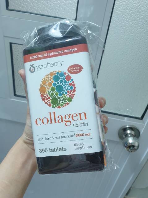 Shop bán hàng chính hãng. 
Sau 1 tuần sử dụng, móng của mình cứng và bóng hơn, da cũng sáng hơn nhiều.