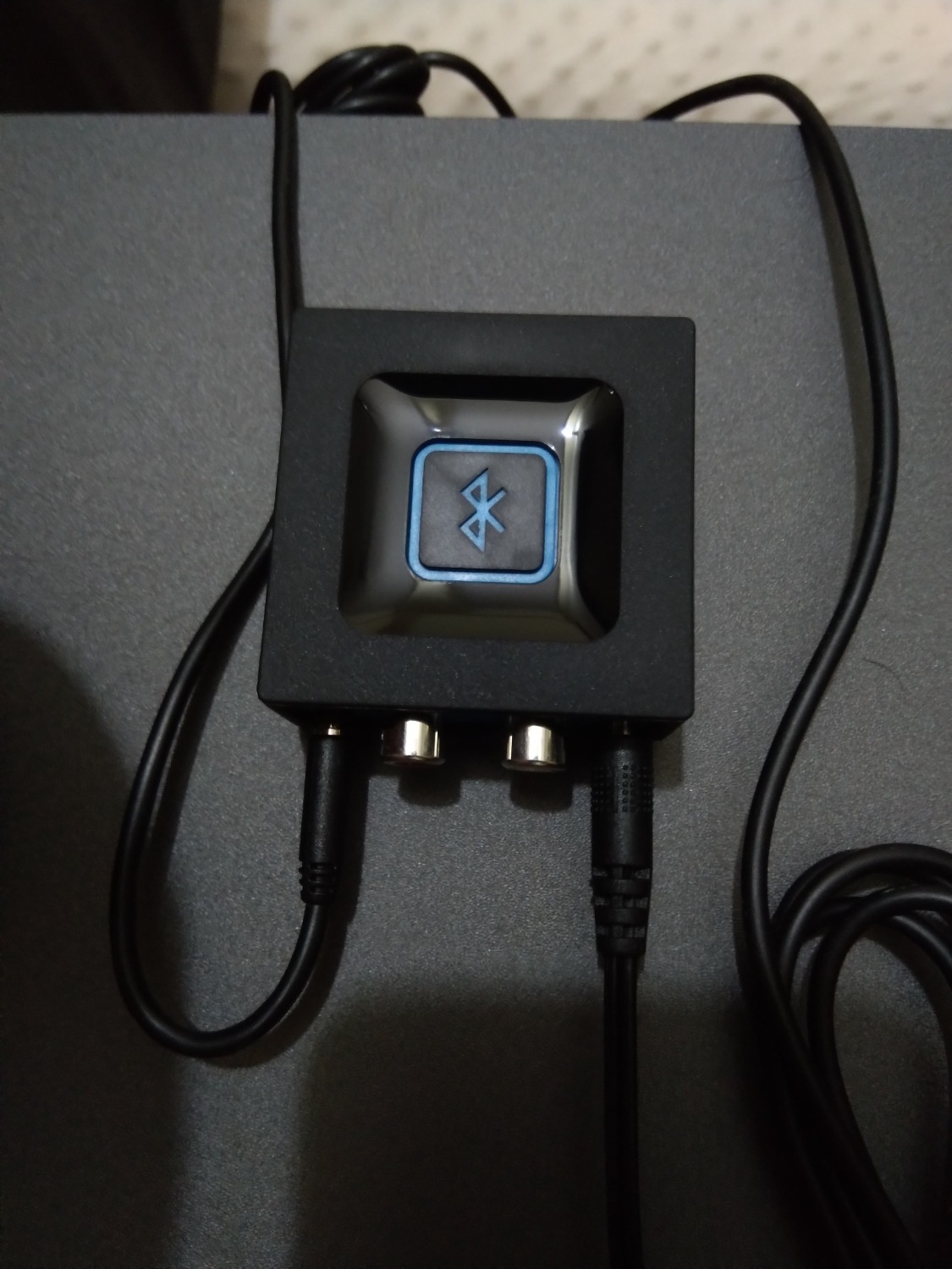 Kết nối nhanh, led đẹp, chất lượng âm thanh giảm 1 chút so với cắm dây, dây âm thanh đi kèm có thể cắm vào cả giắc hoa sen và 3.5. Kết nối nhanh, led đẹp, chất lượng âm thanh giảm 1 chút so với cắm dây, dây âm thanh đi kèm có thể cắm vào cả giắc hoa sen và 3.5.