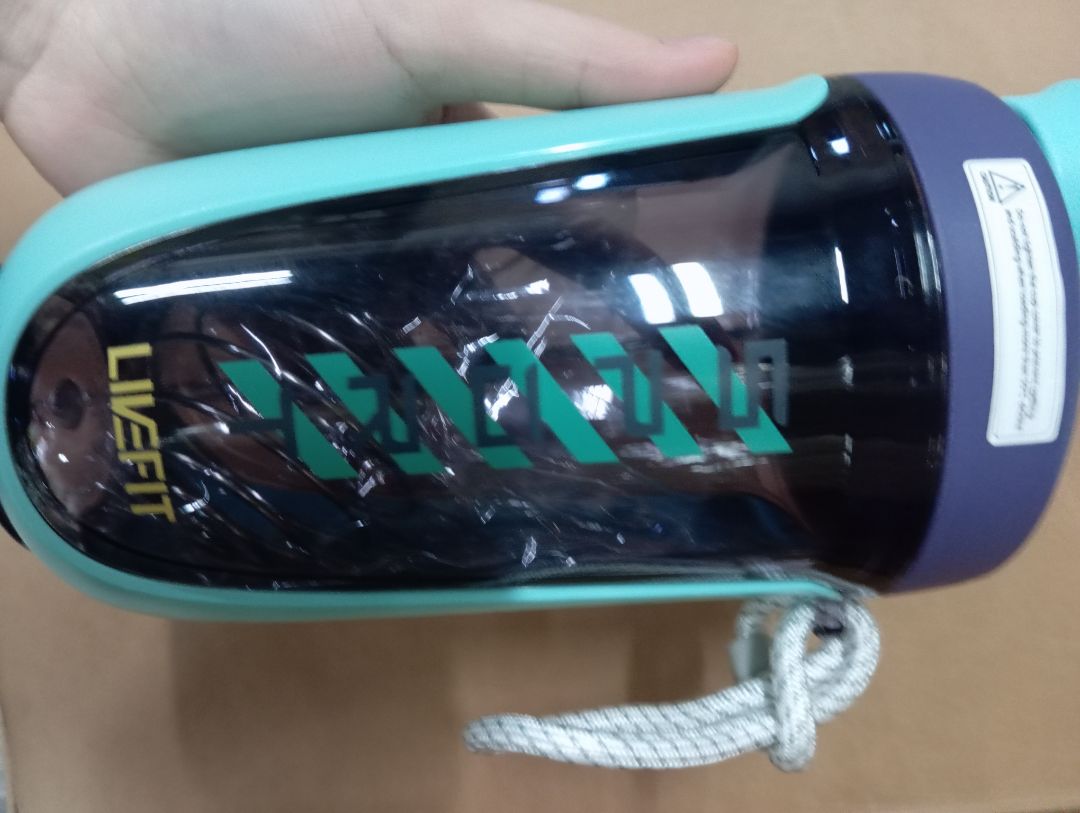 pha sinh tố cũng được không ám mùi, nhựa trong suốt, mình thấy sang nha