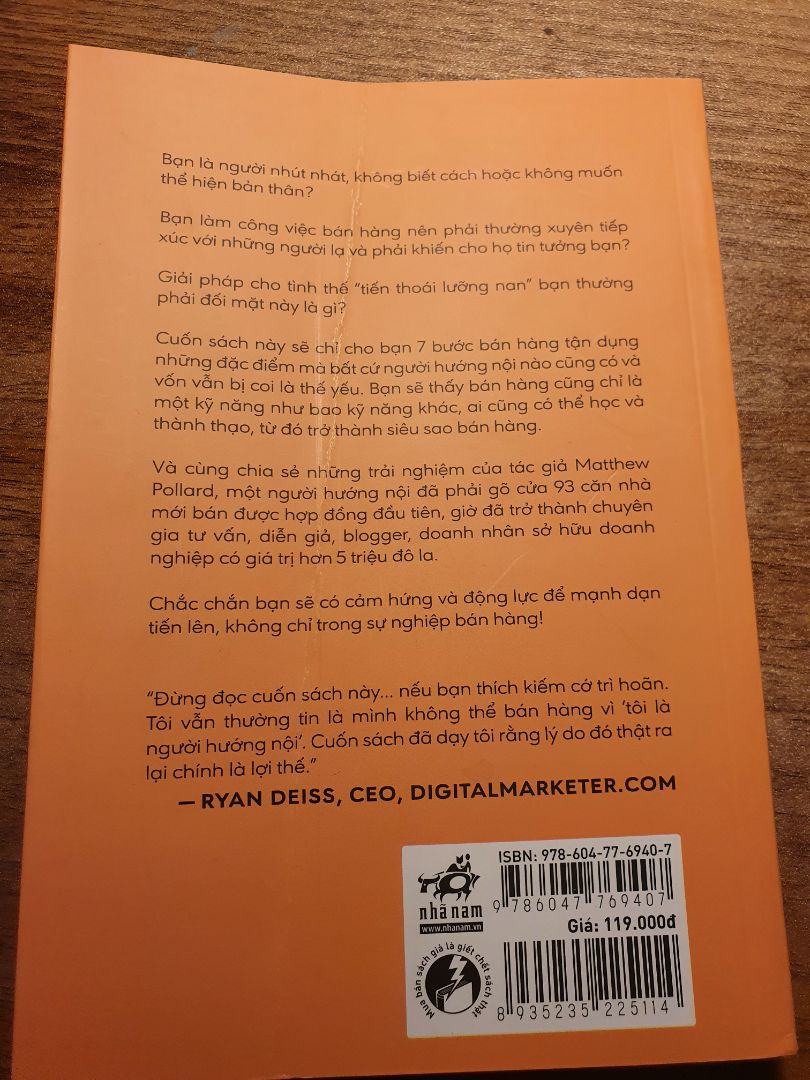 Nội dung sách hay, đọc review của mọi người nên mình đã quyết định chọn và không cảm thấy hối tiếc.
Tuy nhiên đây là lần đầu tiên mình gặp tình trạng này, sách nhận về bị gãy bìa. Là một người yêu sách, mình không thích điều này. Mong lần sau Tiki sẽ ship sách cẩn thận hơn.