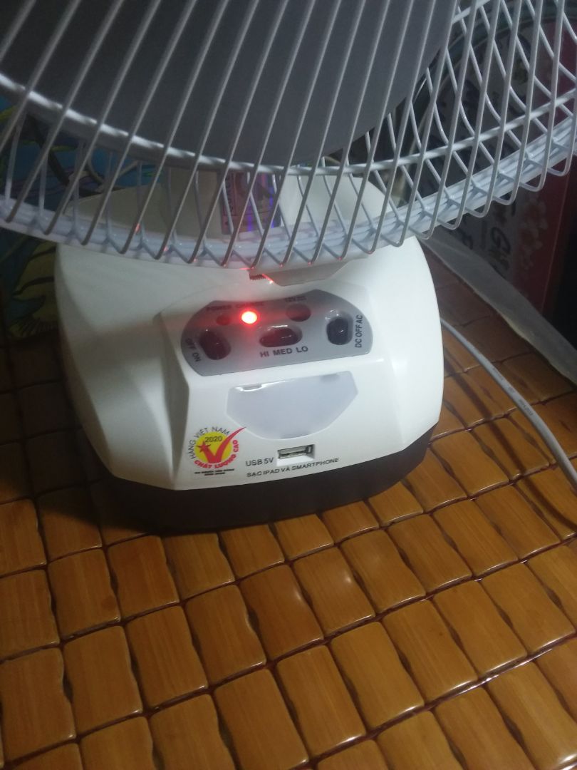 hàng đẹp chất lượng cao công suất mạnh quá trừng luôn , usb đúng chuẩn sạc nhanh, treo được trên tường hoặc sài để bàn luôn, có 2 chế độ là sài pin và vừa sài vừa sạc , đóng gói tốt , an tâm, quạt hay nên mình cho shop 5 sao luôn