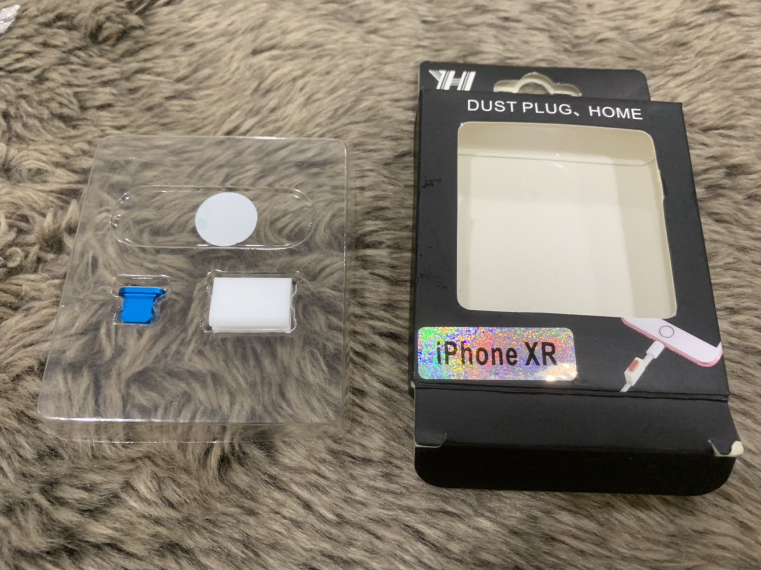 Mua mỗi ốp camera đc thêm nút chắn bụi cổng lightning và thu gọn dây tai nghe. Ốp camera sát, không bị xúc ra (mình bị rơi điện thoại mà vẫn không sao).