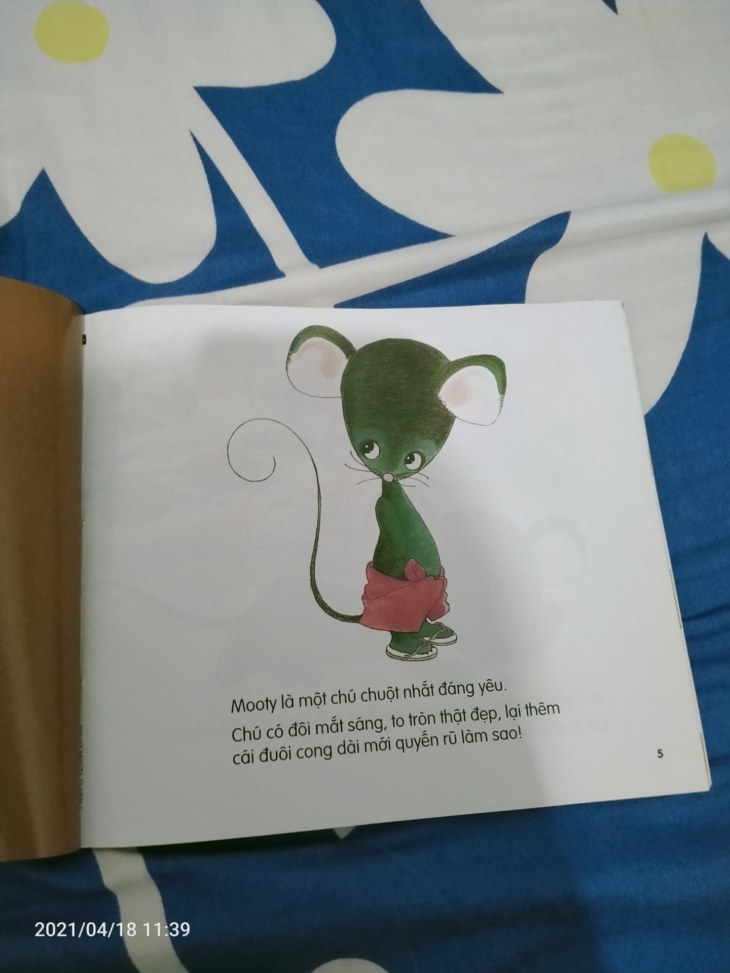 Nội dung kể về những cuộc phiêu lưu của chú chuột nhỏ, phù hợp với bé 3+ , bé nhà mình rất thích. hình minh hoạ dễ thương,